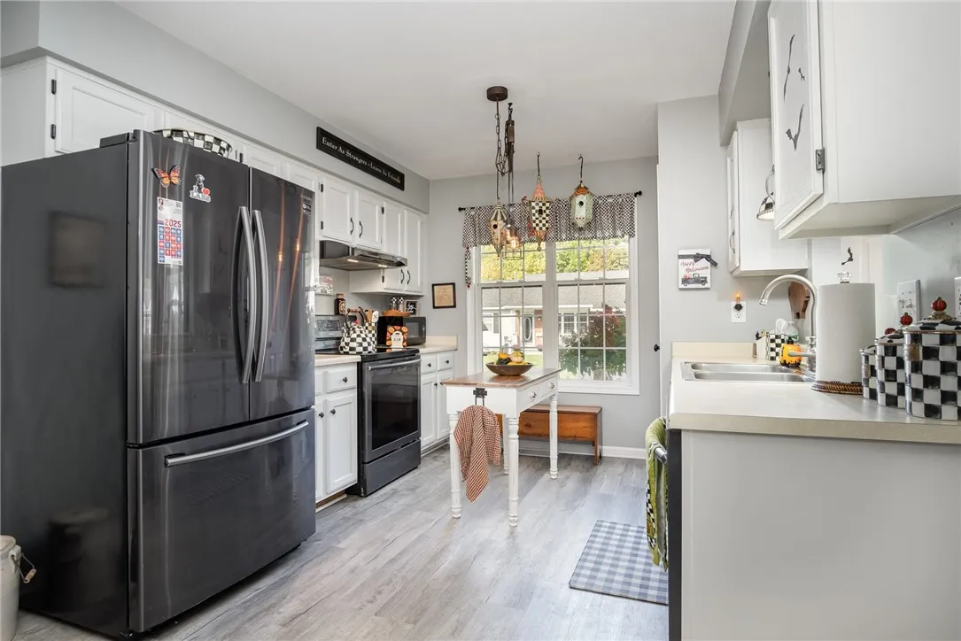 25 Brownstone Lane, Greece, New York 14615, Greece, New York 14615, 2 Bedrooms Bedrooms, 6 Rooms Rooms,2 BathroomsBathrooms,Residential,For Sale,25 Brownstone Lane, Greece, New York 14615,0,R1645072