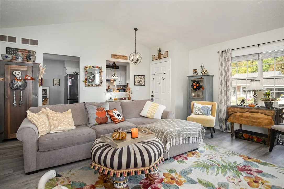 25 Brownstone Lane, Greece, New York 14615, Greece, New York 14615, 2 Bedrooms Bedrooms, 6 Rooms Rooms,2 BathroomsBathrooms,Residential,For Sale,25 Brownstone Lane, Greece, New York 14615,0,R1645072