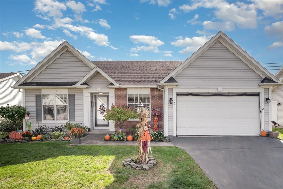 25 Brownstone Lane, Greece, New York 14615, Greece, New York 14615, 2 Bedrooms Bedrooms, 6 Rooms Rooms,2 BathroomsBathrooms,Residential,For Sale,25 Brownstone Lane, Greece, New York 14615,0,R1645072