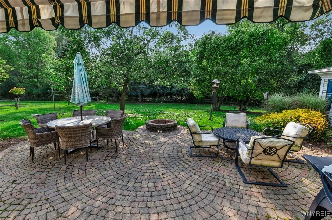 4586 Freeman Road, Orchard Park, New York 14127, Orchard Park, New York 14127, 5 Bedrooms Bedrooms, 8 Rooms Rooms,2 BathroomsBathrooms,Residential,For Sale,4586 Freeman Road, Orchard Park, New York 14127,0,B1645058