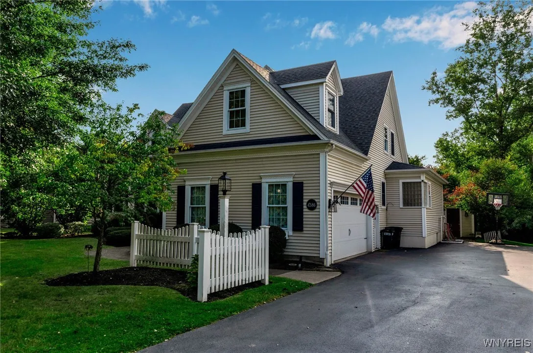 4586 Freeman Road, Orchard Park, New York 14127, Orchard Park, New York 14127, 5 Bedrooms Bedrooms, 8 Rooms Rooms,2 BathroomsBathrooms,Residential,For Sale,4586 Freeman Road, Orchard Park, New York 14127,0,B1645058