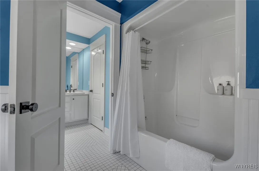 4586 Freeman Road, Orchard Park, New York 14127, Orchard Park, New York 14127, 5 Bedrooms Bedrooms, 8 Rooms Rooms,2 BathroomsBathrooms,Residential,For Sale,4586 Freeman Road, Orchard Park, New York 14127,0,B1645058