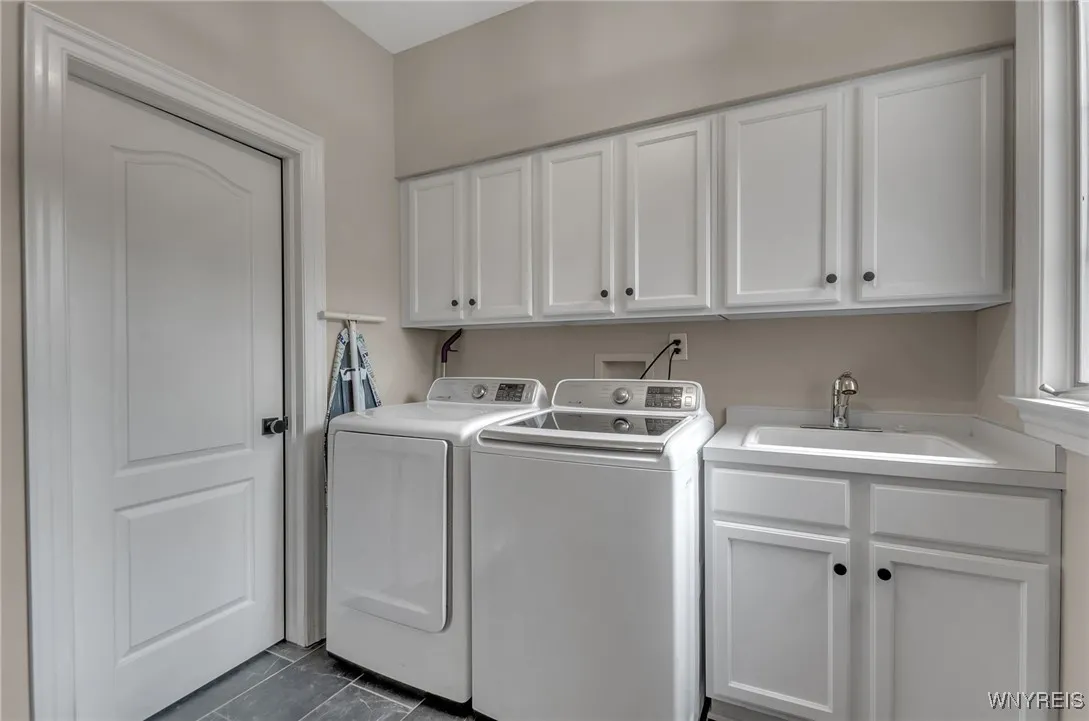 4586 Freeman Road, Orchard Park, New York 14127, Orchard Park, New York 14127, 5 Bedrooms Bedrooms, 8 Rooms Rooms,2 BathroomsBathrooms,Residential,For Sale,4586 Freeman Road, Orchard Park, New York 14127,0,B1645058
