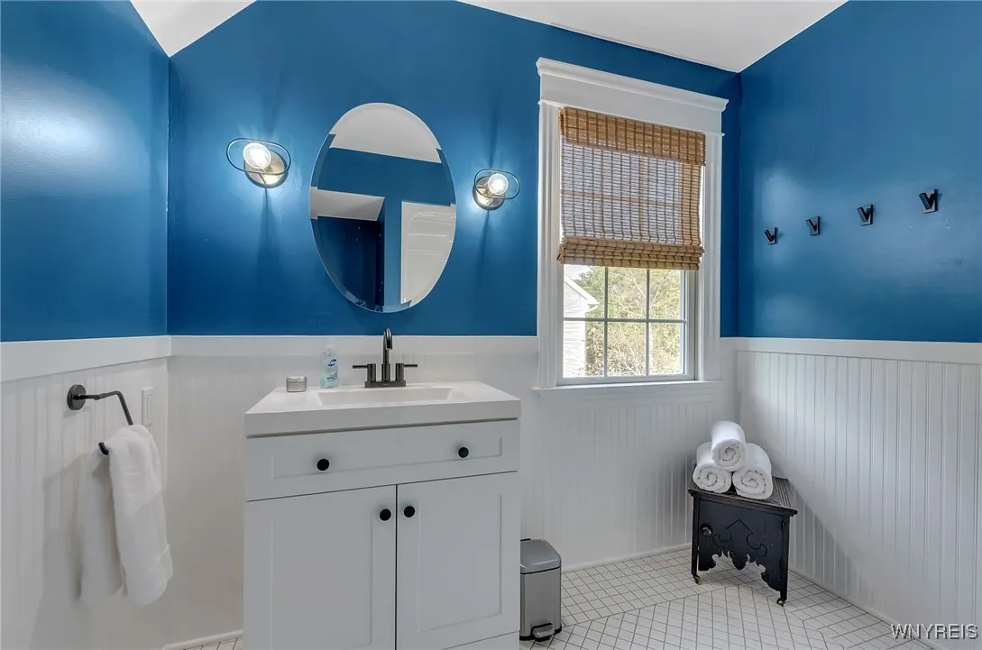 4586 Freeman Road, Orchard Park, New York 14127, Orchard Park, New York 14127, 5 Bedrooms Bedrooms, 8 Rooms Rooms,2 BathroomsBathrooms,Residential,For Sale,4586 Freeman Road, Orchard Park, New York 14127,0,B1645058