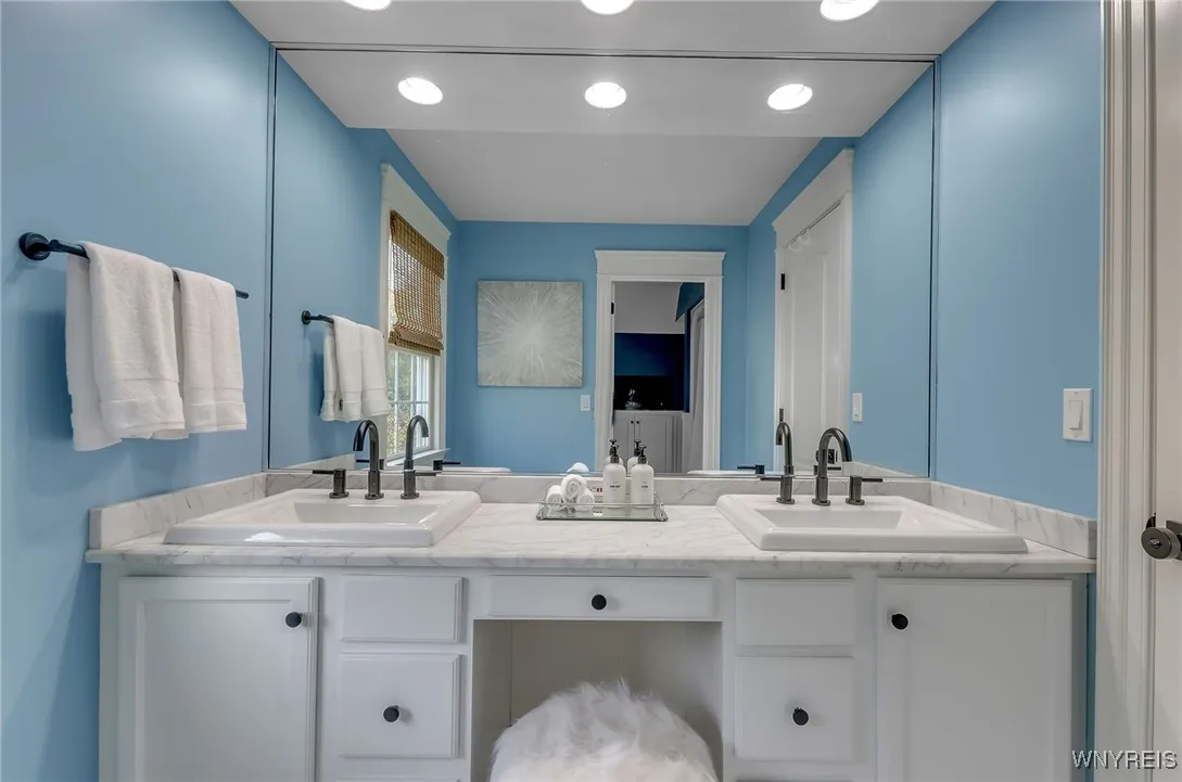 4586 Freeman Road, Orchard Park, New York 14127, Orchard Park, New York 14127, 5 Bedrooms Bedrooms, 8 Rooms Rooms,2 BathroomsBathrooms,Residential,For Sale,4586 Freeman Road, Orchard Park, New York 14127,0,B1645058