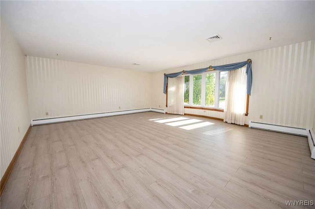 480 Lakeview Avenue, Orchard Park, New York 14127, Orchard Park, New York 14127, 3 Bedrooms Bedrooms, 7 Rooms Rooms,2 BathroomsBathrooms,Residential,For Sale,480 Lakeview Avenue, Orchard Park, New York 14127,0,B1644367
