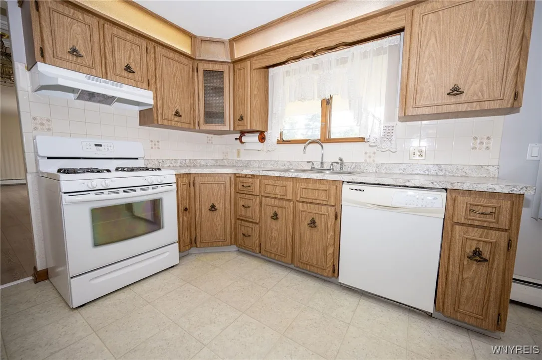480 Lakeview Avenue, Orchard Park, New York 14127, Orchard Park, New York 14127, 3 Bedrooms Bedrooms, 7 Rooms Rooms,2 BathroomsBathrooms,Residential,For Sale,480 Lakeview Avenue, Orchard Park, New York 14127,0,B1644367