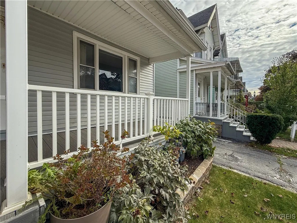 193 14th Street, Buffalo, New York 14213, Buffalo, New York 14213, 3 Bedrooms Bedrooms, ,2 BathroomsBathrooms,Residential,Closed,193 14th Street, Buffalo, New York 14213,0,B1645039