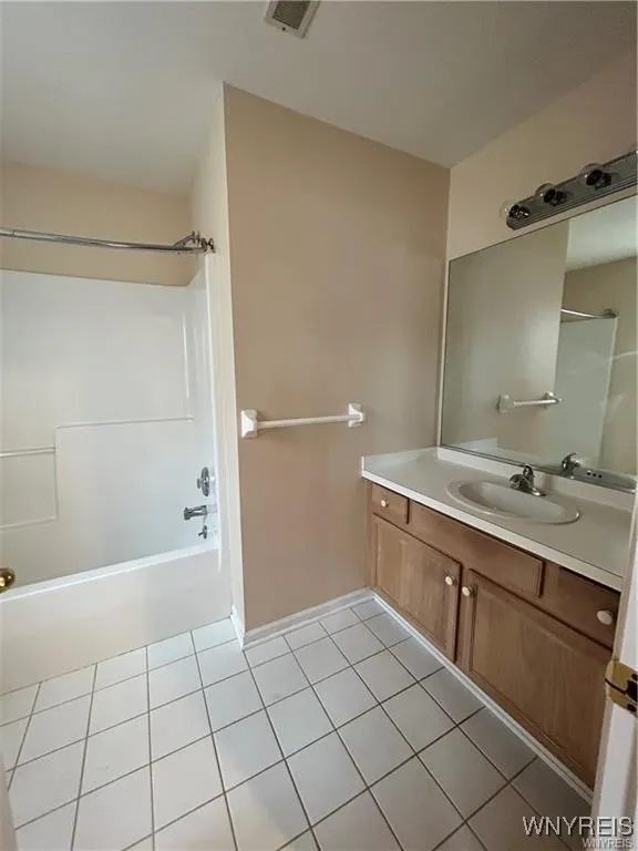 2755 North Forest Road C, Amherst, New York 14068, Amherst, New York 14068, 2 Bedrooms Bedrooms, 4 Rooms Rooms,2 BathroomsBathrooms,Residential Lease,Closed,2755 North Forest Road C, Amherst, New York 14068,0,B1645318