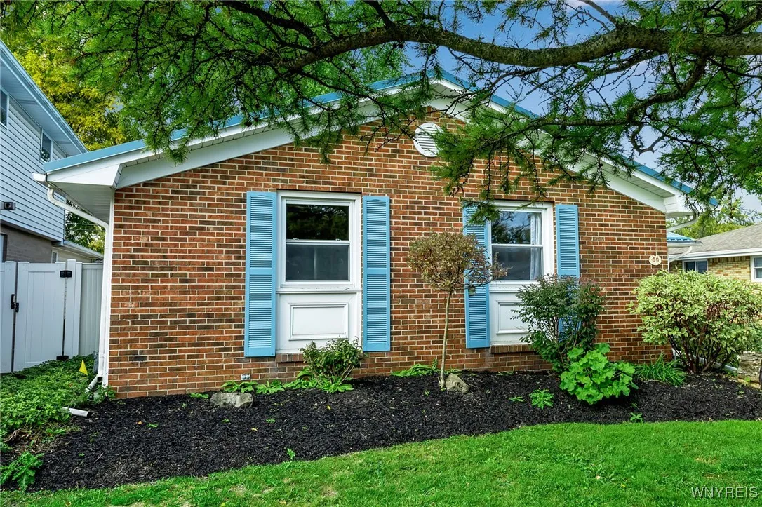 40 Dale Drive, Tonawanda, New York 14150, Tonawanda, New York 14150, 3 Bedrooms Bedrooms, 8 Rooms Rooms,3 BathroomsBathrooms,Residential,For Sale,40 Dale Drive, Tonawanda, New York 14150,0,B1645243