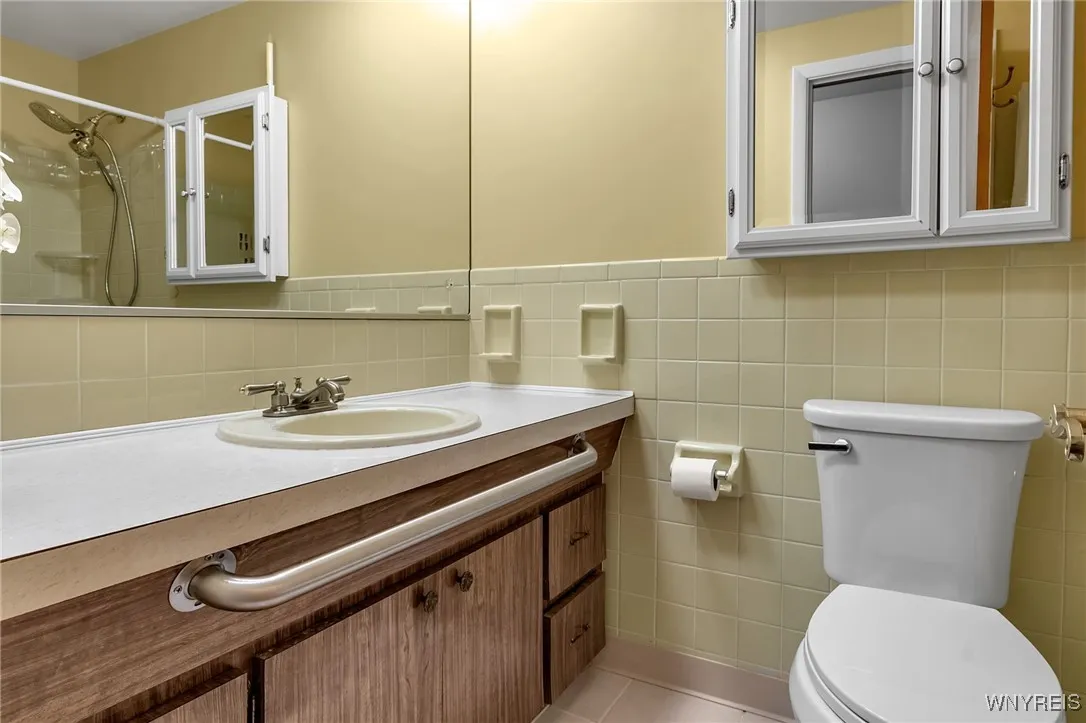 40 Dale Drive, Tonawanda, New York 14150, Tonawanda, New York 14150, 3 Bedrooms Bedrooms, 8 Rooms Rooms,3 BathroomsBathrooms,Residential,For Sale,40 Dale Drive, Tonawanda, New York 14150,0,B1645243