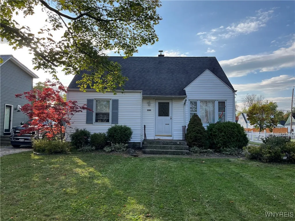 3314 Warner Drive, Grand Island, New York 14072, Grand Island, New York 14072, 4 Bedrooms Bedrooms, 6 Rooms Rooms,1 BathroomBathrooms,Residential,For Sale,3314 Warner Drive, Grand Island, New York 14072,0,B1645230