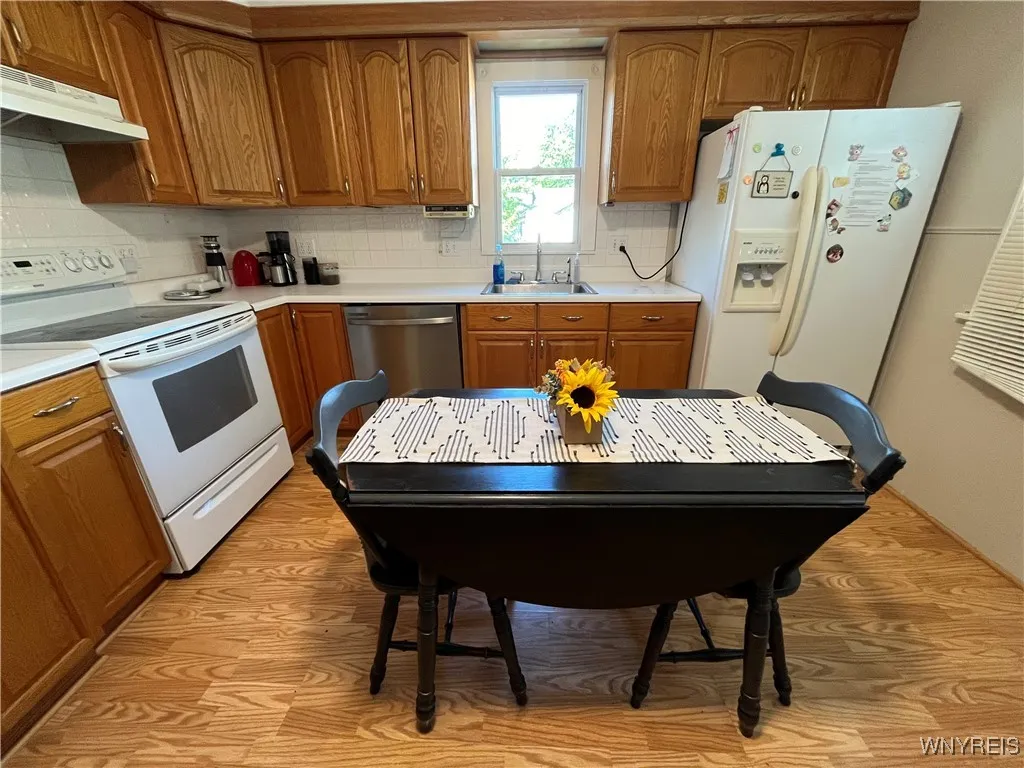 3314 Warner Drive, Grand Island, New York 14072, Grand Island, New York 14072, 4 Bedrooms Bedrooms, 6 Rooms Rooms,1 BathroomBathrooms,Residential,For Sale,3314 Warner Drive, Grand Island, New York 14072,0,B1645230