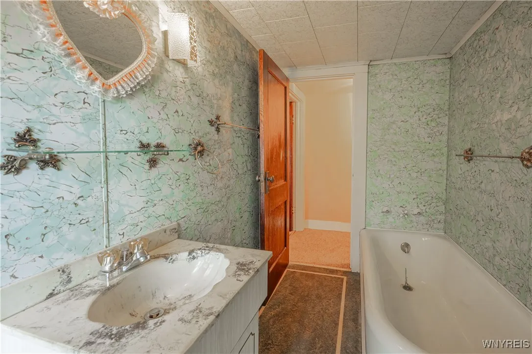 6358 Ridge Road, Lockport Town, New York 14094, Lockport Town, New York 14094, 4 Bedrooms Bedrooms, 10 Rooms Rooms,2 BathroomsBathrooms,Residential,For Sale,6358 Ridge Road, Lockport Town, New York 14094,0,B1645205