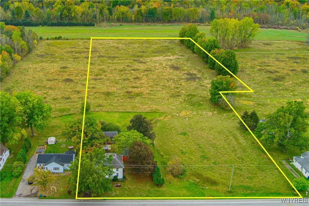 6358 Ridge Road, Lockport Town, New York 14094, Lockport Town, New York 14094, 4 Bedrooms Bedrooms, 10 Rooms Rooms,2 BathroomsBathrooms,Residential,For Sale,6358 Ridge Road, Lockport Town, New York 14094,0,B1645205