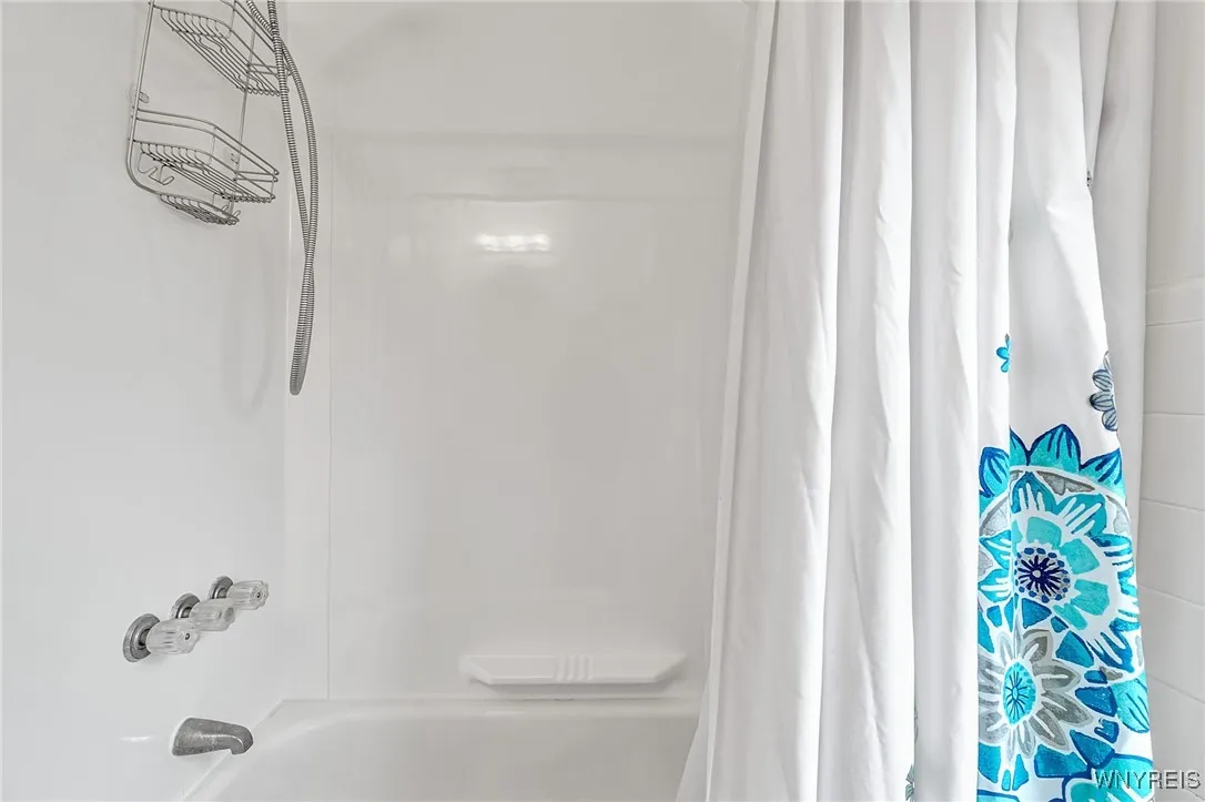 241 Dalton Drive, Tonawanda, New York 14223, Tonawanda, New York 14223, 3 Bedrooms Bedrooms, 8 Rooms Rooms,1 BathroomBathrooms,Residential,For Sale,241 Dalton Drive, Tonawanda, New York 14223,0,B1645052