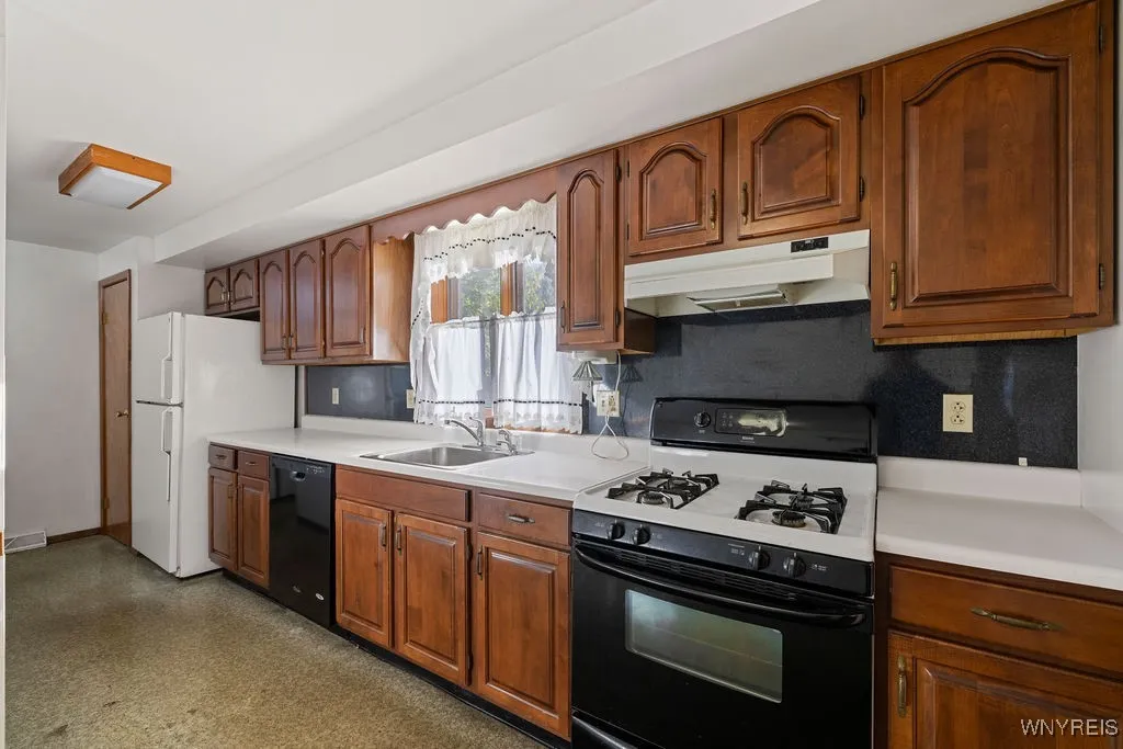 3210 Woodland Avenue, Niagara, New York 14304, Niagara, New York 14304, 3 Bedrooms Bedrooms, 8 Rooms Rooms,2 BathroomsBathrooms,Residential,For Sale,3210 Woodland Avenue, Niagara, New York 14304,0,B1645068
