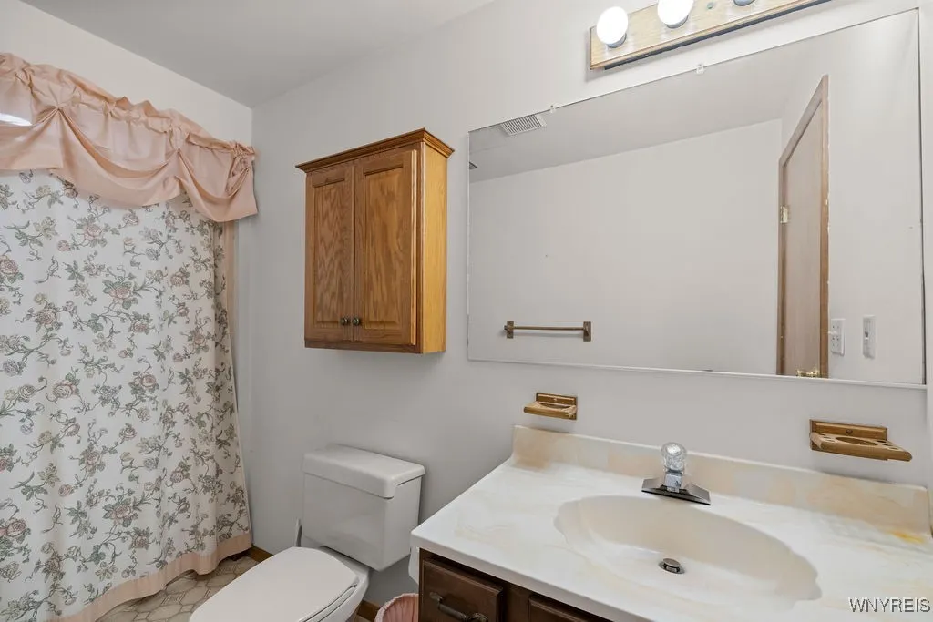 3210 Woodland Avenue, Niagara, New York 14304, Niagara, New York 14304, 3 Bedrooms Bedrooms, 8 Rooms Rooms,2 BathroomsBathrooms,Residential,For Sale,3210 Woodland Avenue, Niagara, New York 14304,0,B1645068