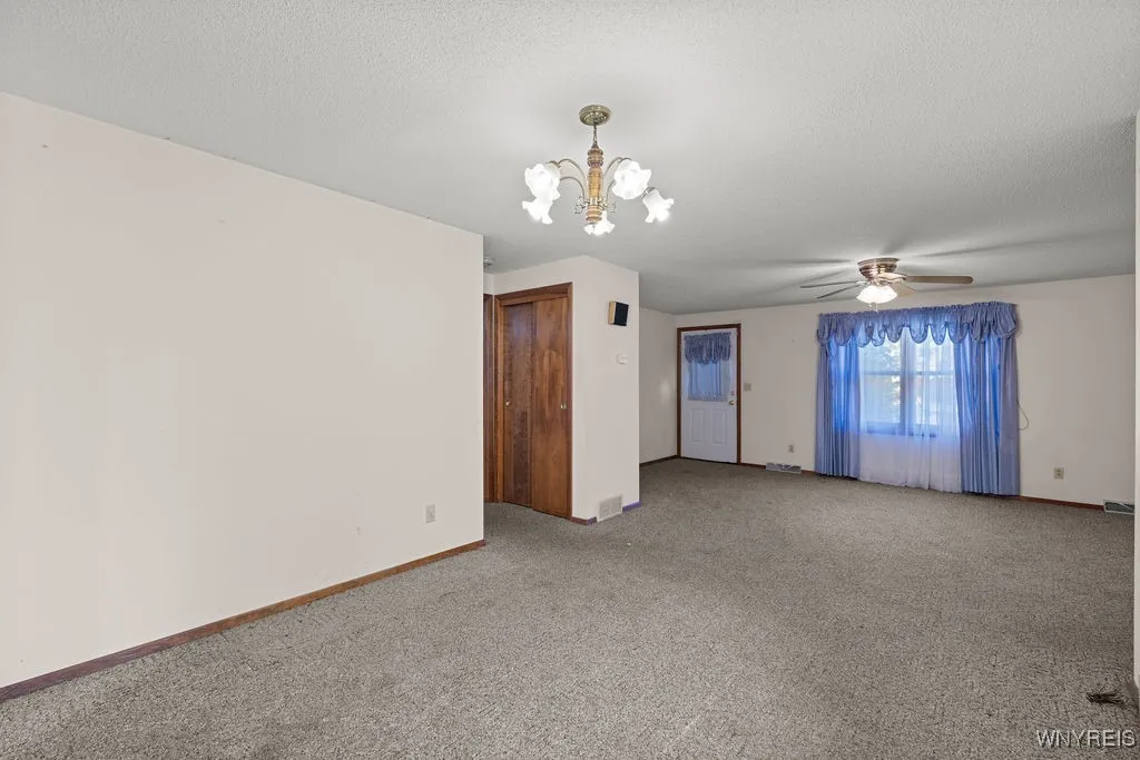 3210 Woodland Avenue, Niagara, New York 14304, Niagara, New York 14304, 3 Bedrooms Bedrooms, 8 Rooms Rooms,2 BathroomsBathrooms,Residential,For Sale,3210 Woodland Avenue, Niagara, New York 14304,0,B1645068