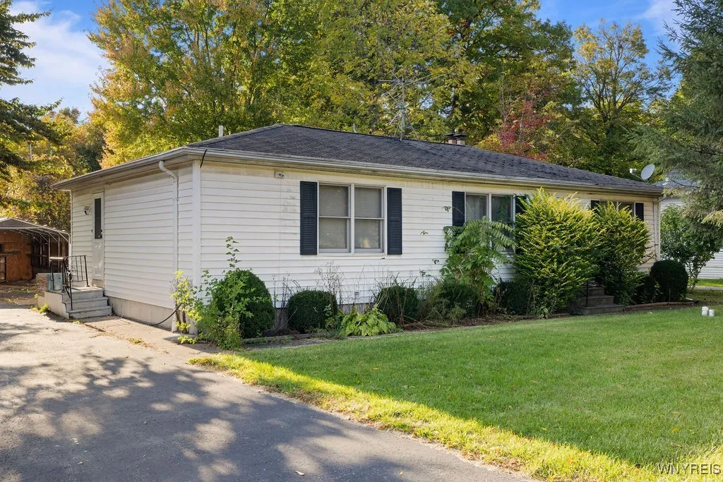 3210 Woodland Avenue, Niagara, New York 14304, Niagara, New York 14304, 3 Bedrooms Bedrooms, 8 Rooms Rooms,2 BathroomsBathrooms,Residential,For Sale,3210 Woodland Avenue, Niagara, New York 14304,0,B1645068