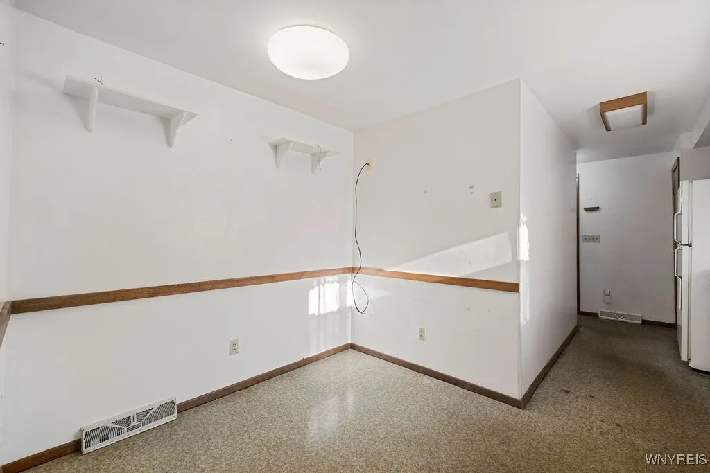 3210 Woodland Avenue, Niagara, New York 14304, Niagara, New York 14304, 3 Bedrooms Bedrooms, 8 Rooms Rooms,2 BathroomsBathrooms,Residential,For Sale,3210 Woodland Avenue, Niagara, New York 14304,0,B1645068