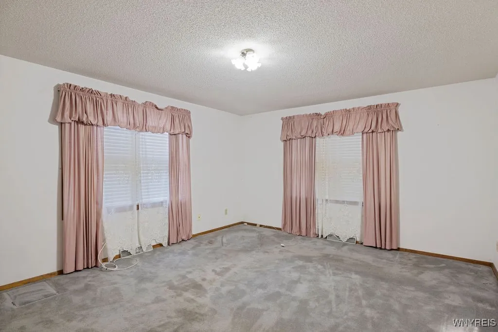 3210 Woodland Avenue, Niagara, New York 14304, Niagara, New York 14304, 3 Bedrooms Bedrooms, 8 Rooms Rooms,2 BathroomsBathrooms,Residential,For Sale,3210 Woodland Avenue, Niagara, New York 14304,0,B1645068