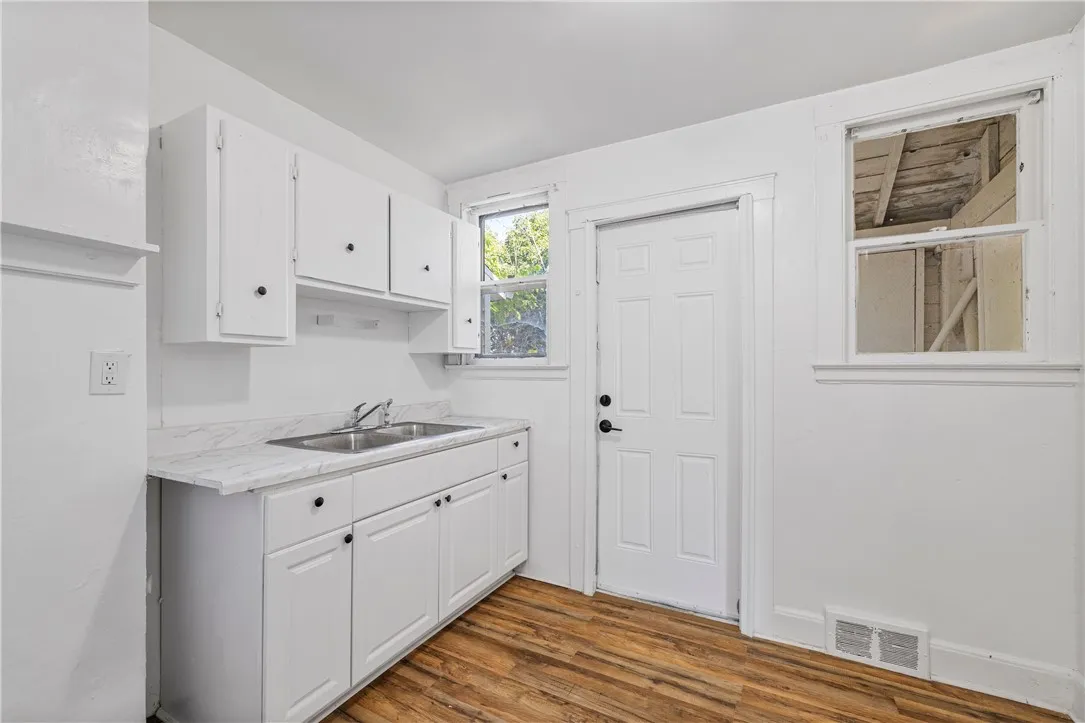 609 24th Street, Niagara Falls, New York 14301, Niagara Falls, New York 14301, 4 Bedrooms Bedrooms, ,2 BathroomsBathrooms,Residential,For Sale,609 24th Street, Niagara Falls, New York 14301,0,R1644478