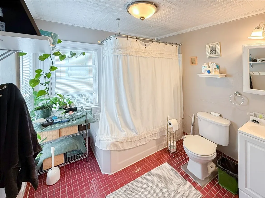 817 Meigs Street, Rochester, New York 14620, Rochester, New York 14620, 4 Bedrooms Bedrooms, ,2 BathroomsBathrooms,Residential,For Sale,817 Meigs Street, Rochester, New York 14620,0,R1644830