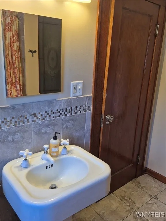 141 Linwood Avenue, Tonawanda, New York 14150, Tonawanda, New York 14150, 4 Bedrooms Bedrooms, 10 Rooms Rooms,2 BathroomsBathrooms,Residential,For Sale,141 Linwood Avenue, Tonawanda, New York 14150,0,B1644111