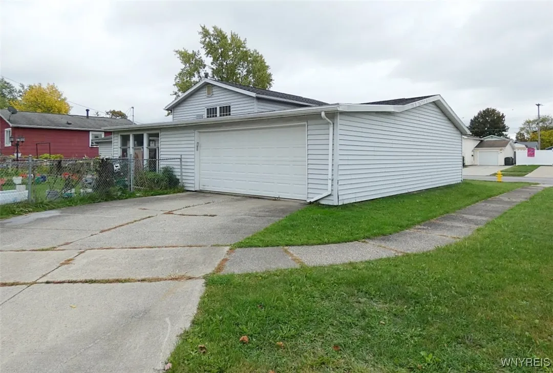17 Pamela Drive, Cheektowaga, New York 14043, Cheektowaga, New York 14043, 5 Bedrooms Bedrooms, ,1 BathroomBathrooms,Residential,For Sale,17 Pamela Drive, Cheektowaga, New York 14043,0,B1645385
