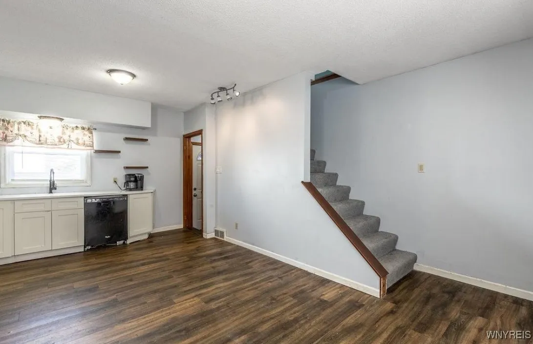 2962 Weston Avenue, Niagara Falls, New York 14305, Niagara Falls, New York 14305, 3 Bedrooms Bedrooms, 9 Rooms Rooms,2 BathroomsBathrooms,Residential,For Sale,2962 Weston Avenue, Niagara Falls, New York 14305,0,B1645370