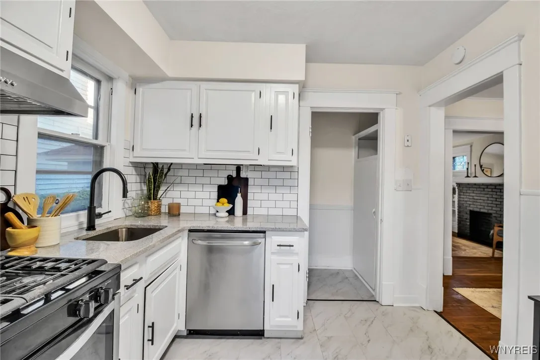 37 West Northrup Place, Buffalo, New York 14214, Buffalo, New York 14214, 3 Bedrooms Bedrooms, 7 Rooms Rooms,1 BathroomBathrooms,Residential,For Sale,37 West Northrup Place, Buffalo, New York 14214,0,B1645418