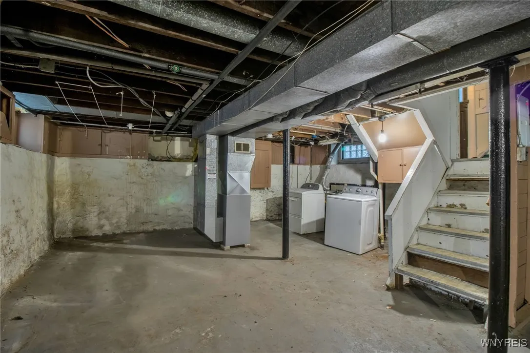 37 West Northrup Place, Buffalo, New York 14214, Buffalo, New York 14214, 3 Bedrooms Bedrooms, 7 Rooms Rooms,1 BathroomBathrooms,Residential,For Sale,37 West Northrup Place, Buffalo, New York 14214,0,B1645418