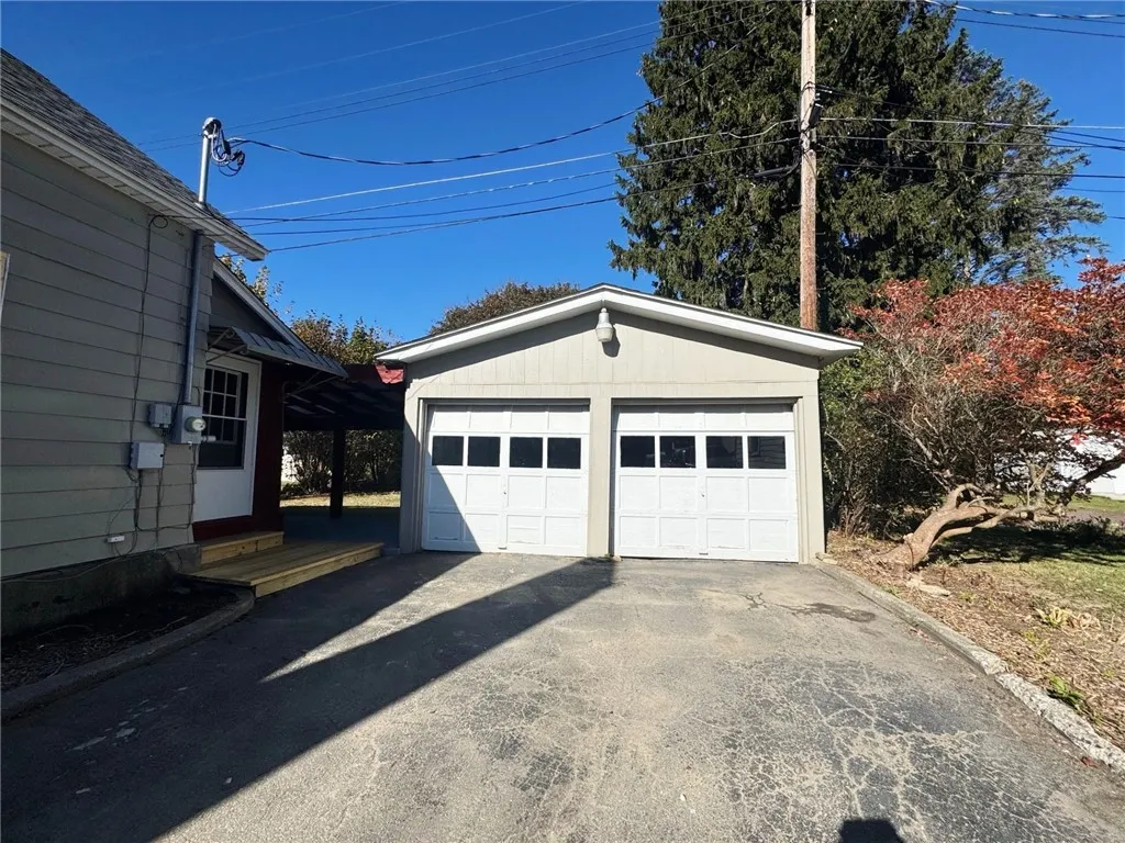 Detached 2 car garage
