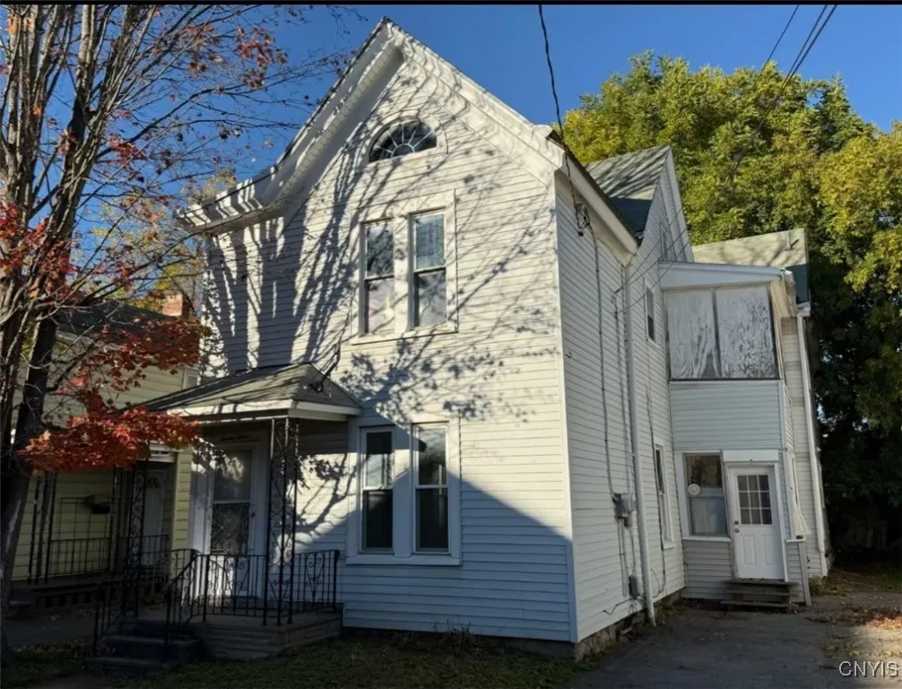 712 Roberts Street, Utica, New York 13502, Utica, New York 13502, 6 Bedrooms Bedrooms, ,2 BathroomsBathrooms,Residential,For Sale,712 Roberts Street, Utica, New York 13502,0,S1643735