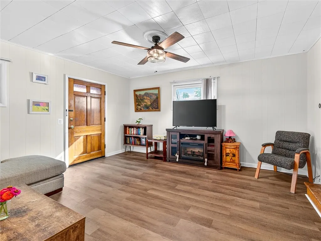 896 Britton Road, Greece, New York 14616, Greece, New York 14616, 3 Bedrooms Bedrooms, 7 Rooms Rooms,2 BathroomsBathrooms,Residential,For Sale,896 Britton Road, Greece, New York 14616,0,R1645357