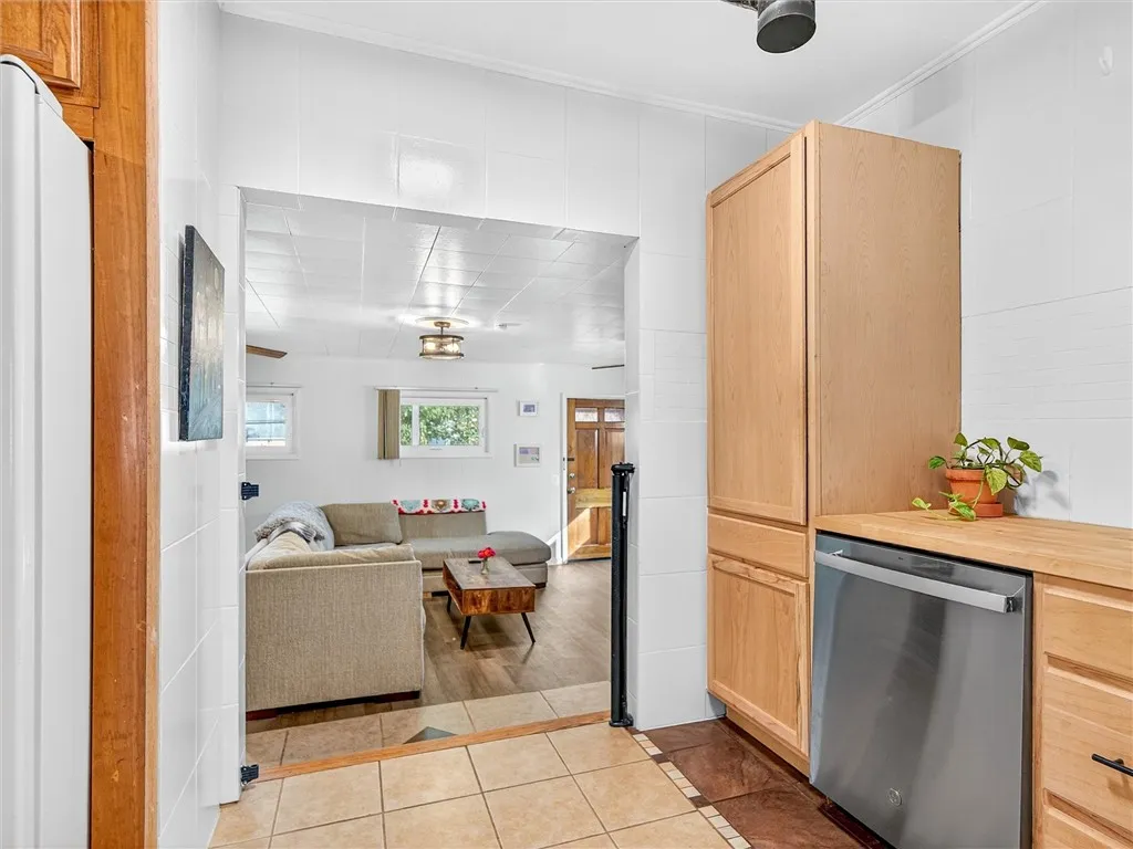 896 Britton Road, Greece, New York 14616, Greece, New York 14616, 3 Bedrooms Bedrooms, 7 Rooms Rooms,2 BathroomsBathrooms,Residential,For Sale,896 Britton Road, Greece, New York 14616,0,R1645357