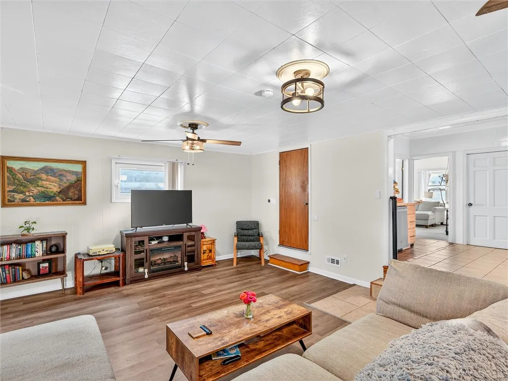 896 Britton Road, Greece, New York 14616, Greece, New York 14616, 3 Bedrooms Bedrooms, 7 Rooms Rooms,2 BathroomsBathrooms,Residential,For Sale,896 Britton Road, Greece, New York 14616,0,R1645357