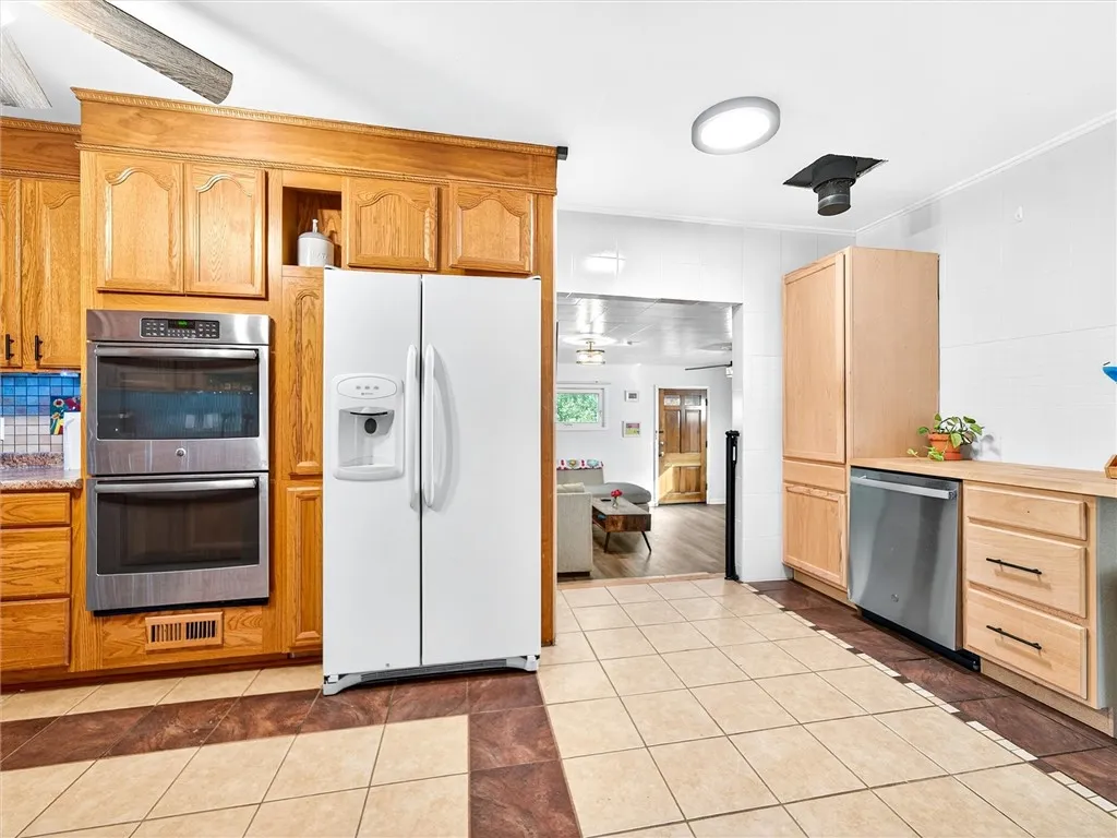 896 Britton Road, Greece, New York 14616, Greece, New York 14616, 3 Bedrooms Bedrooms, 7 Rooms Rooms,2 BathroomsBathrooms,Residential,For Sale,896 Britton Road, Greece, New York 14616,0,R1645357