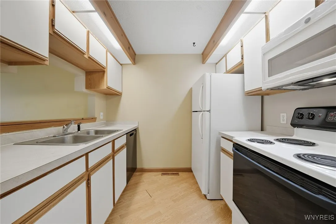 1 Beacon Park I, Amherst, New York 14228, Amherst, New York 14228, 2 Bedrooms Bedrooms, 5 Rooms Rooms,2 BathroomsBathrooms,Residential,For Sale,1 Beacon Park I, Amherst, New York 14228,0,B1645458