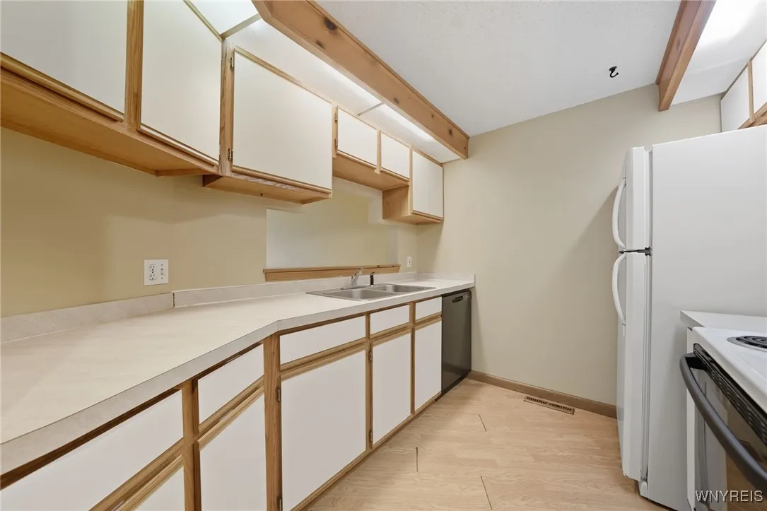1 Beacon Park I, Amherst, New York 14228, Amherst, New York 14228, 2 Bedrooms Bedrooms, 5 Rooms Rooms,2 BathroomsBathrooms,Residential,For Sale,1 Beacon Park I, Amherst, New York 14228,0,B1645458