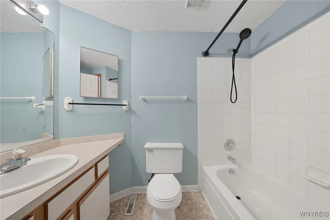 1 Beacon Park I, Amherst, New York 14228, Amherst, New York 14228, 2 Bedrooms Bedrooms, 5 Rooms Rooms,2 BathroomsBathrooms,Residential,For Sale,1 Beacon Park I, Amherst, New York 14228,0,B1645458