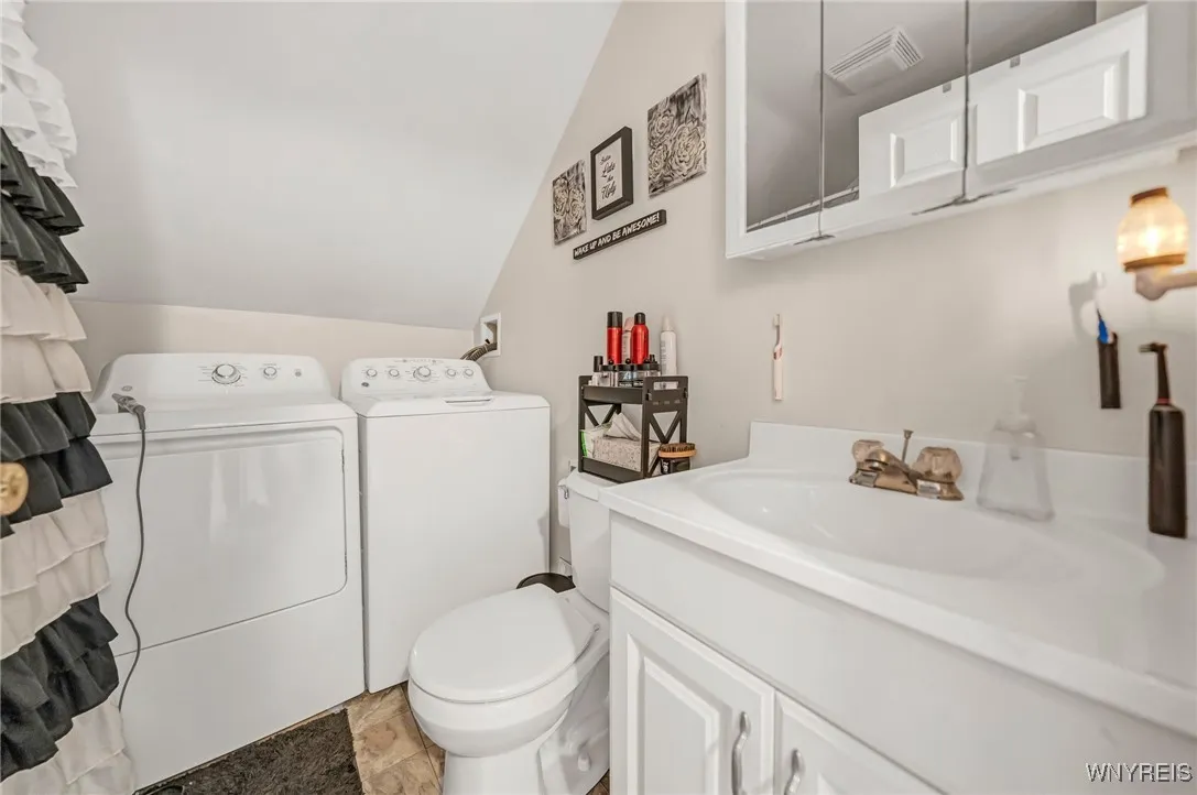 228 William Street, Tonawanda, New York 14150, Tonawanda, New York 14150, 2 Bedrooms Bedrooms, 5 Rooms Rooms,1 BathroomBathrooms,Residential Lease,For Rent,228 William Street, Tonawanda, New York 14150,0,B1644125