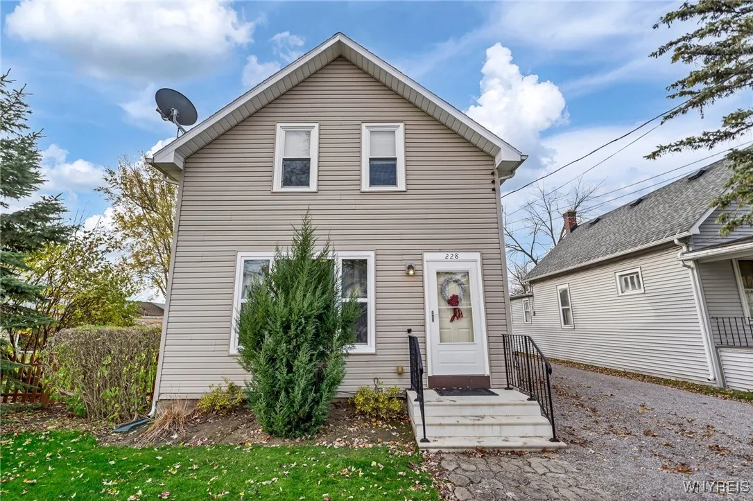 228 William Street, Tonawanda, New York 14150, Tonawanda, New York 14150, 2 Bedrooms Bedrooms, 5 Rooms Rooms,1 BathroomBathrooms,Residential Lease,For Rent,228 William Street, Tonawanda, New York 14150,0,B1644125