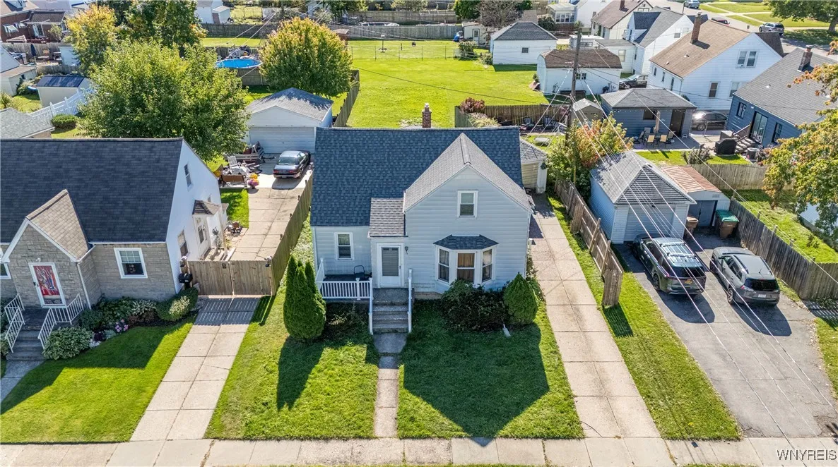 15 Chopin Place, Cheektowaga, New York 14211, Cheektowaga, New York 14211, 4 Bedrooms Bedrooms, 6 Rooms Rooms,1 BathroomBathrooms,Residential,For Sale,15 Chopin Place, Cheektowaga, New York 14211,0,B1645462