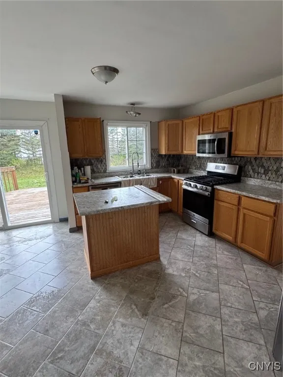 8281 Dampier Circle, Clay, New York 13090, Clay, New York 13090, 4 Bedrooms Bedrooms, 8 Rooms Rooms,2 BathroomsBathrooms,Residential Lease,Closed,8281 Dampier Circle, Clay, New York 13090,0,S1645411