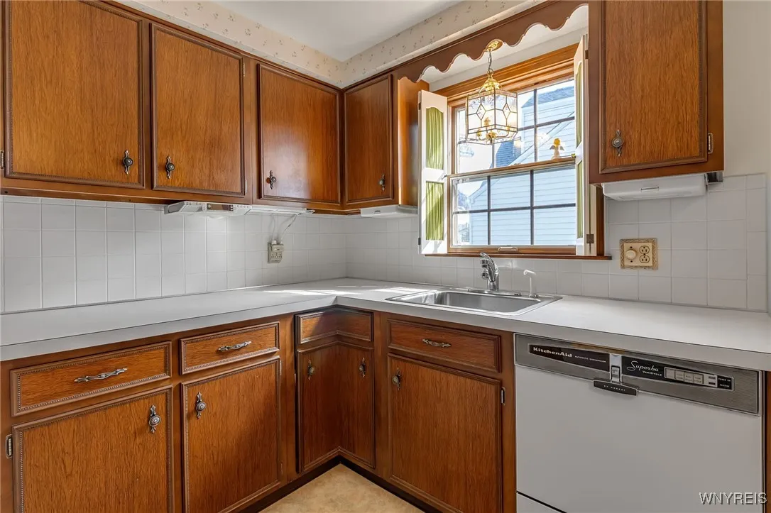 145 Rochelle Park, Tonawanda, New York 14150, Tonawanda, New York 14150, 3 Bedrooms Bedrooms, 7 Rooms Rooms,1 BathroomBathrooms,Residential,For Sale,145 Rochelle Park, Tonawanda, New York 14150,0,B1644891