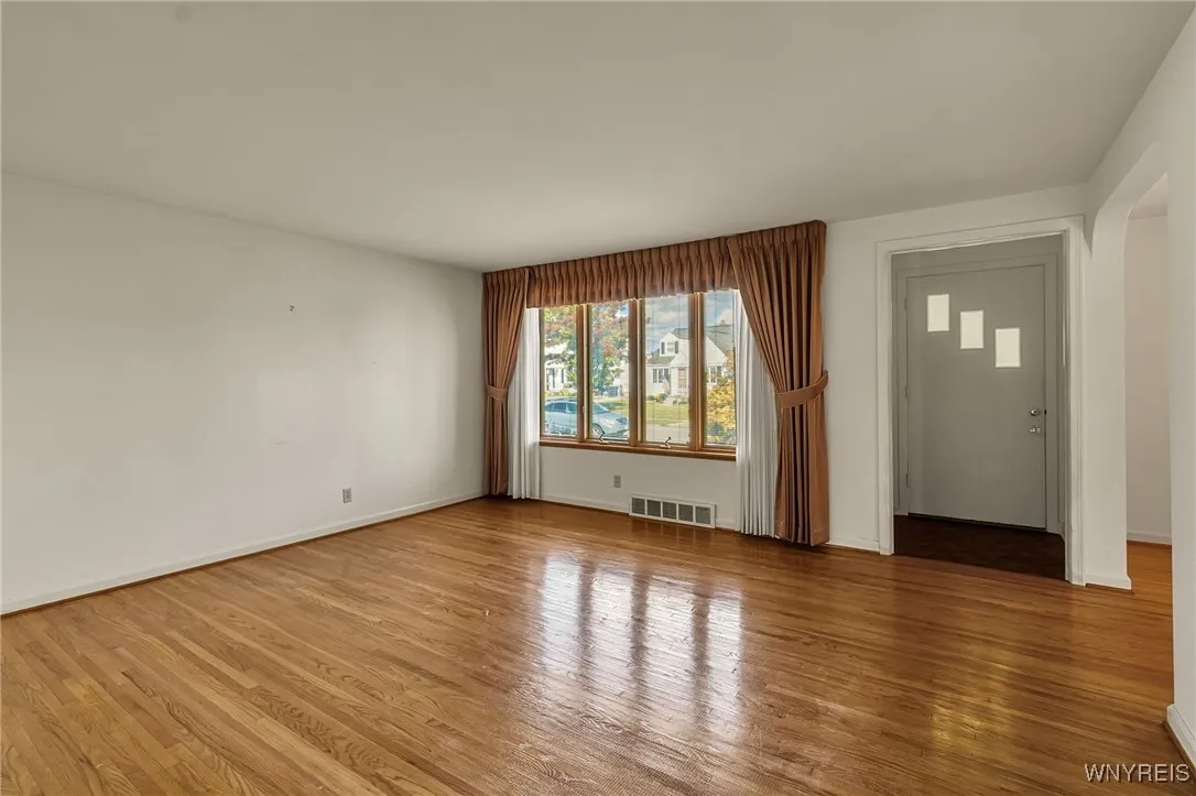 145 Rochelle Park, Tonawanda, New York 14150, Tonawanda, New York 14150, 3 Bedrooms Bedrooms, 7 Rooms Rooms,1 BathroomBathrooms,Residential,For Sale,145 Rochelle Park, Tonawanda, New York 14150,0,B1644891