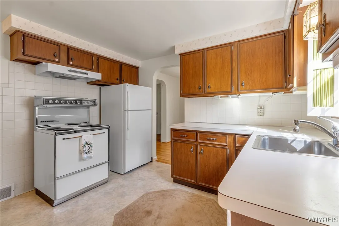 145 Rochelle Park, Tonawanda, New York 14150, Tonawanda, New York 14150, 3 Bedrooms Bedrooms, 7 Rooms Rooms,1 BathroomBathrooms,Residential,For Sale,145 Rochelle Park, Tonawanda, New York 14150,0,B1644891