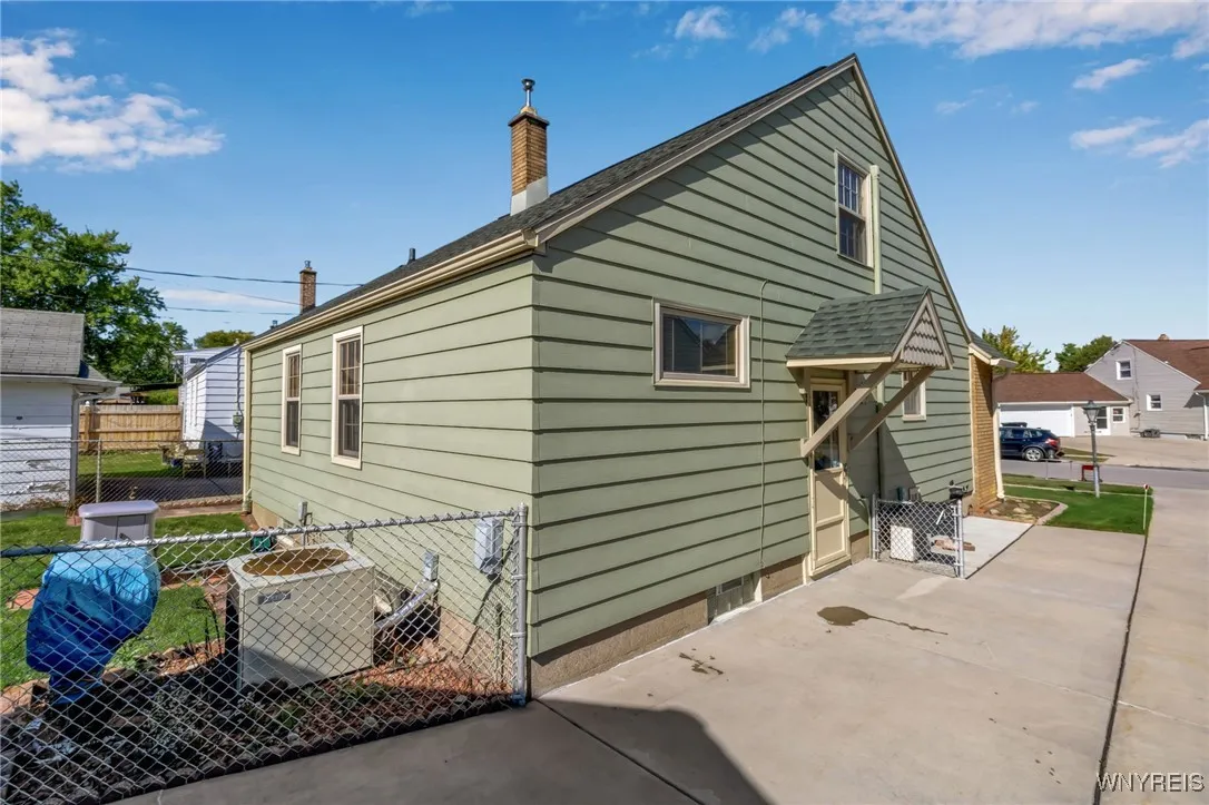 145 Rochelle Park, Tonawanda, New York 14150, Tonawanda, New York 14150, 3 Bedrooms Bedrooms, 7 Rooms Rooms,1 BathroomBathrooms,Residential,For Sale,145 Rochelle Park, Tonawanda, New York 14150,0,B1644891